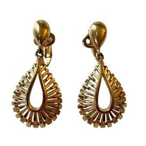 Trifari‎ Gold Tone Teardrop Clip On Earrings Vintage Geometric Statement